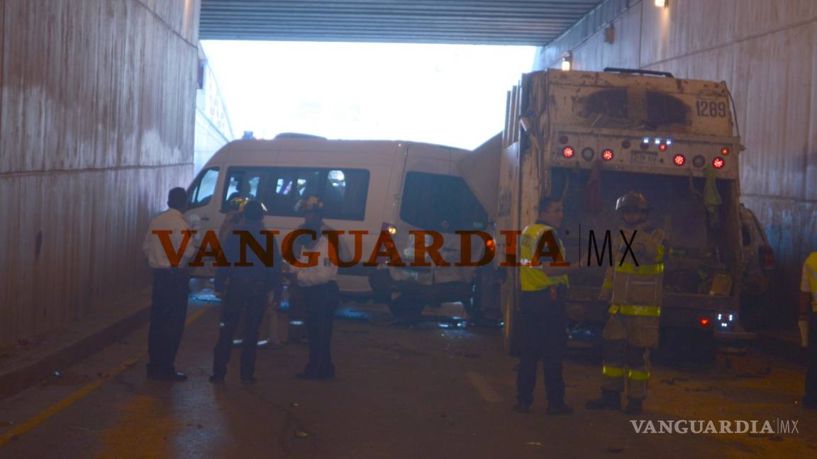 Camión de basura choca contra 6 vehículos en Saltillo; hay 16 lesionados