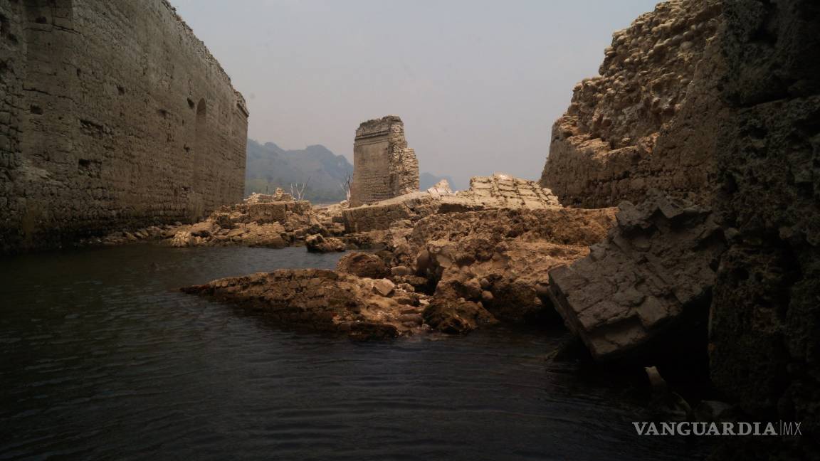 $!Apicpac, un antiguo convento colonial emerge de las aguas debido a la sequía en Chiapas