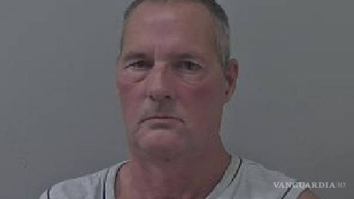 $!Detienen a hombre de 56 años cuando se besaba con quinceañera semidesnuda