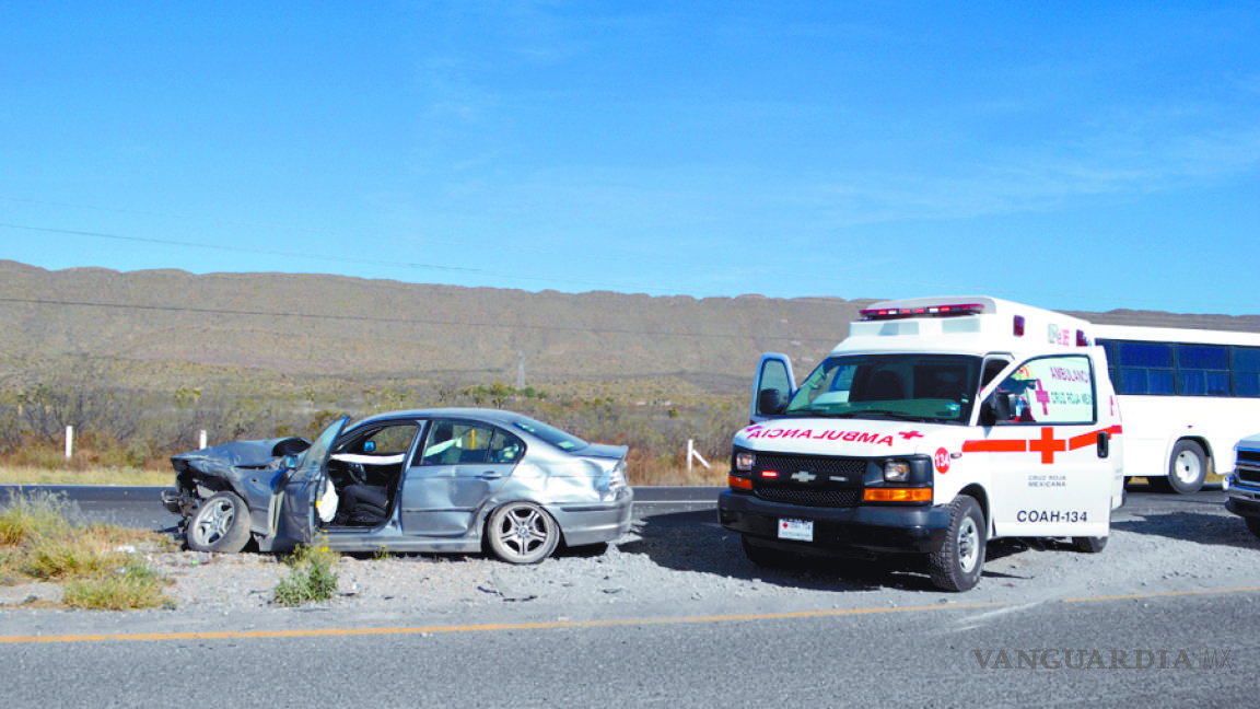 Conductora provoca choque en carretera a Torreón