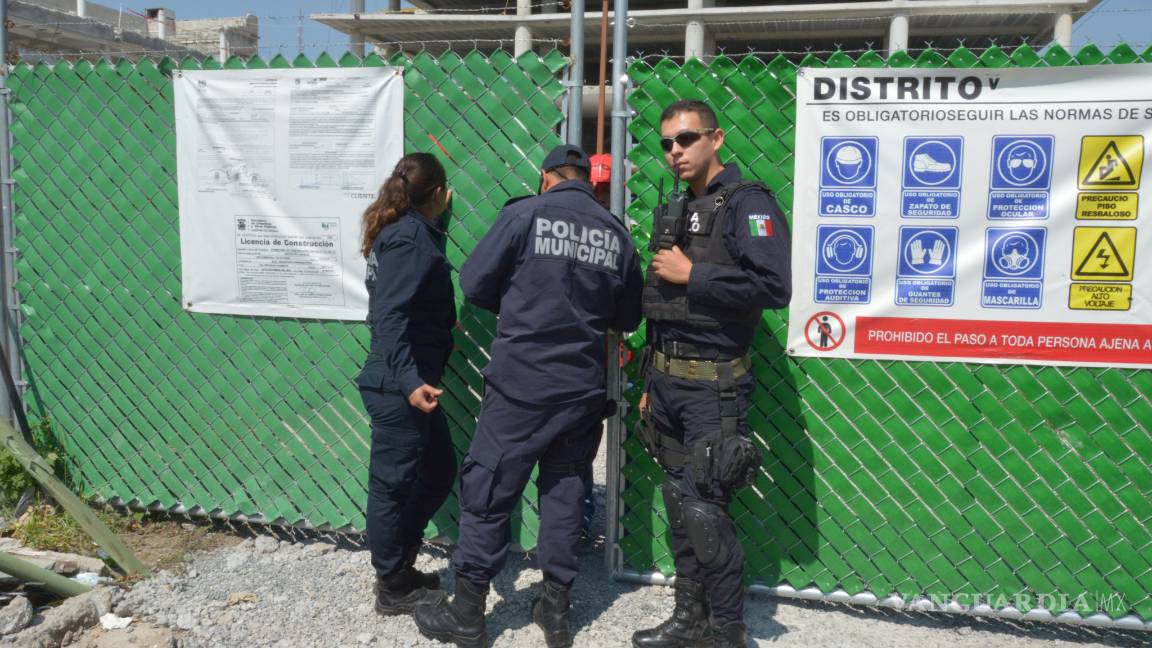 $!Se desploma marquesina en edificio de Saltillo; se lesionan dos personas