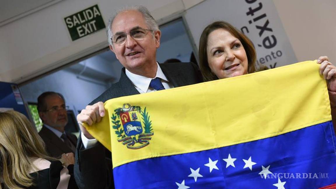 Advierte Ledezma que su exilio servirá para impulsar la lucha contra Nicolás Maduro