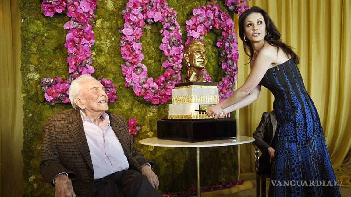 $!Así festejó Kirk Douglas sus 100 años