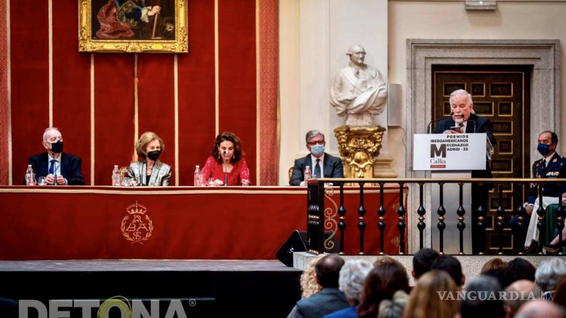 $!Gustavo durante su disertación en el evento de Madrid del 2022, para reconocer la labor de mecenas de varios países. La Reina Sofía de España, al centro.
