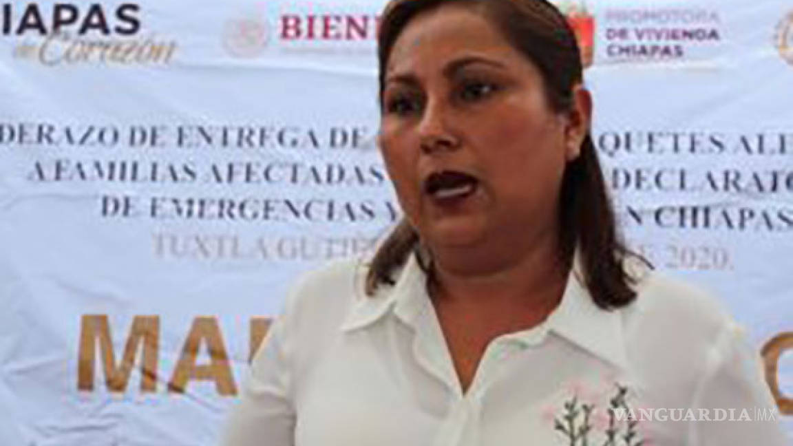 Alcaldesa quita turno a anciano para recibir vacuna COVID, en Chiapas