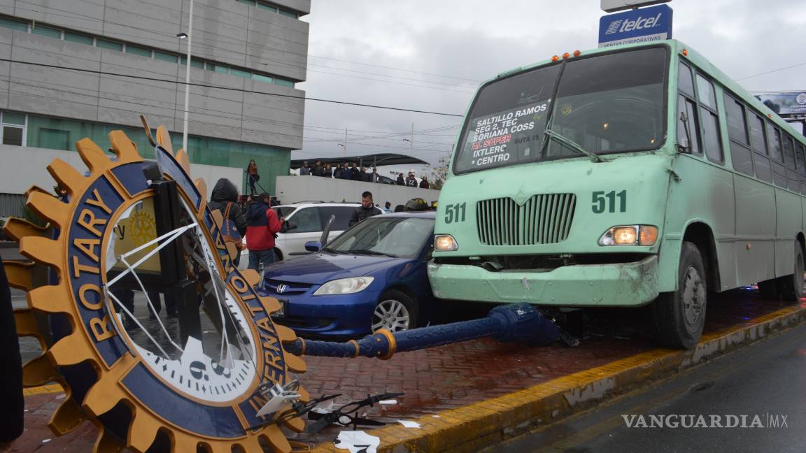 $!Rotarios instalan nuevo reloj en Saltillo