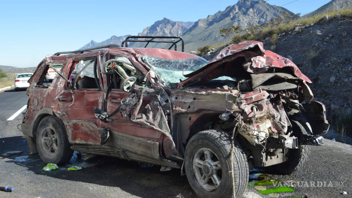 Deja tres lesionados choque en la Saltillo-Monterrey