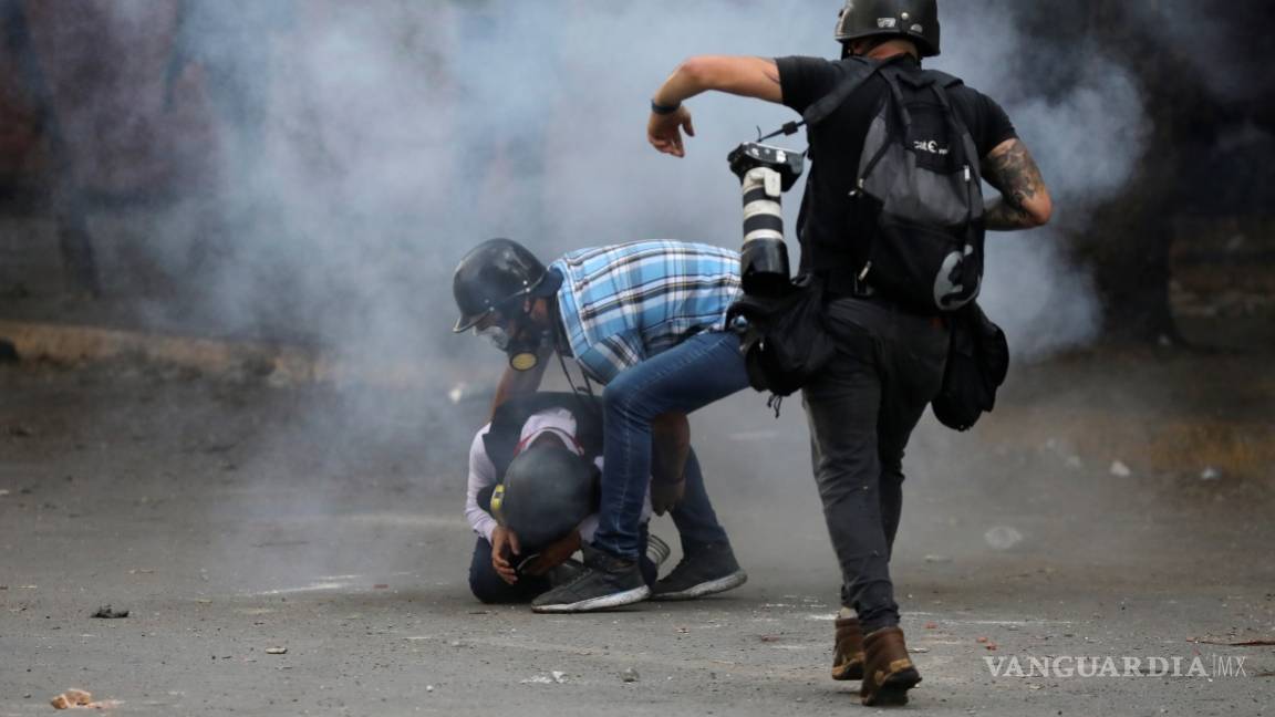 La Guardia Nacional Bolivariana reprimen marchas opositoras en Caracas