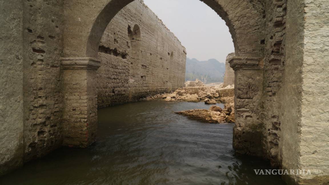 $!Apicpac, un antiguo convento colonial emerge de las aguas debido a la sequía en Chiapas