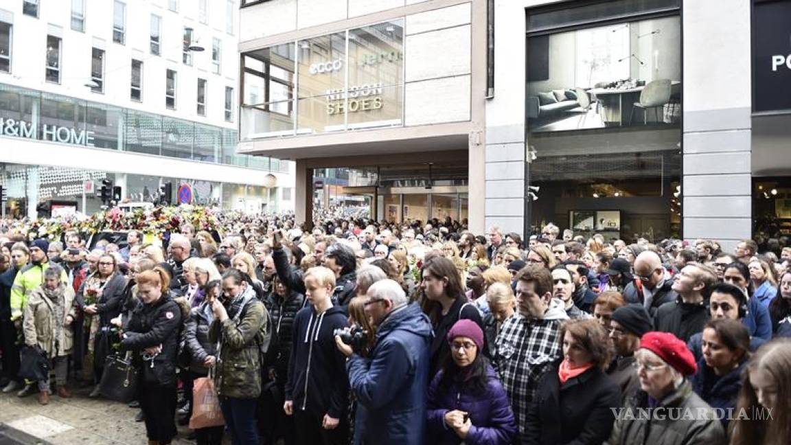 Guardan en Suecia un minuto de silencio en memoria a las víctimas de atentado