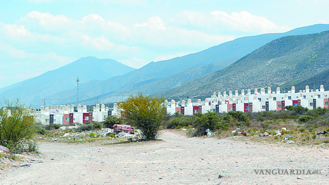 Violan a joven madre en camino solitario al oriente de Saltillo