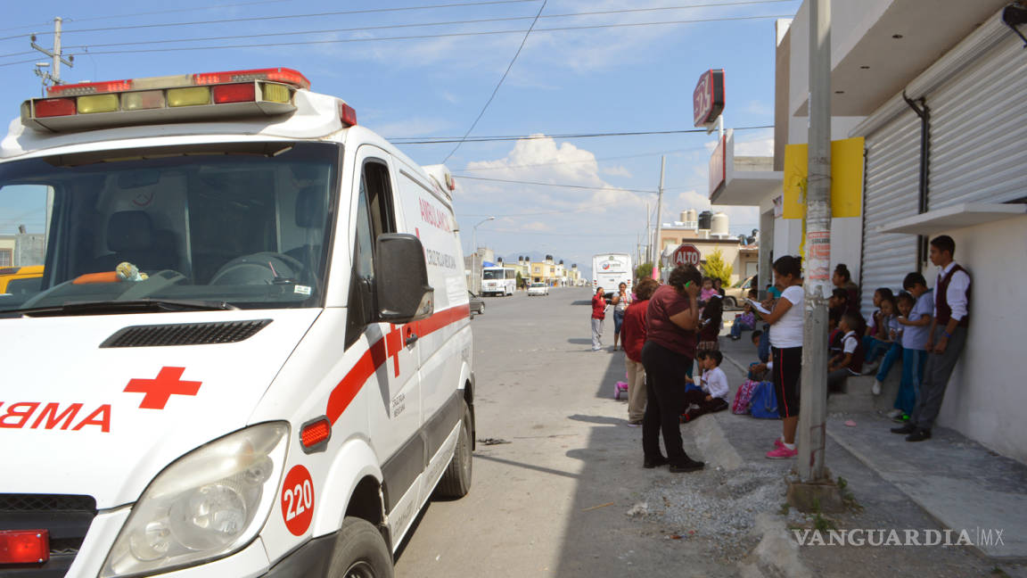 Choca en Saltillo transporte escolar; cinco niños sufren heridas leves