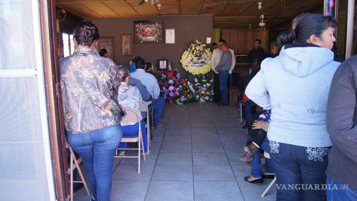 $!Familia, amigos y pobladores de Juárez, Coahuila, despiden a la alcaldesa Olga Gabriela Kobel
