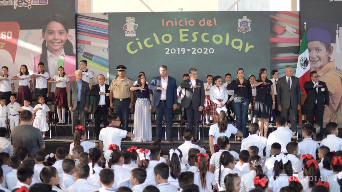Gobernador arranca en Monclova el Ciclo Escolar 2019-2020 y entrega paquetes de útiles escolares