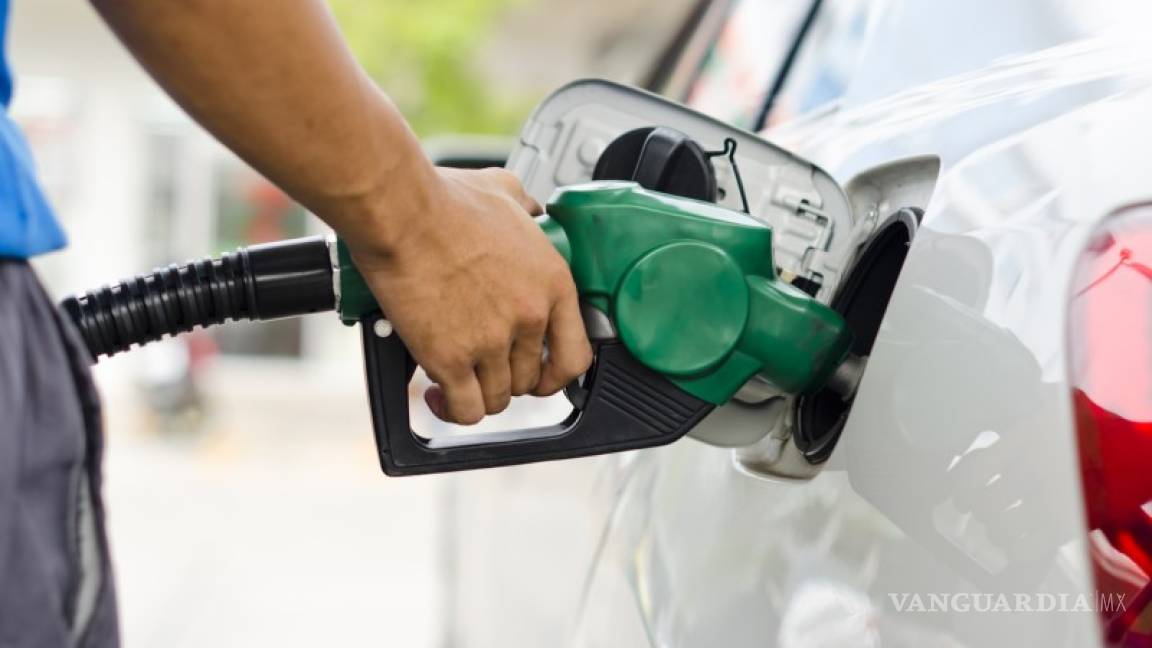 Precio de la gasolina escaló a máximo histórico en marzo; Magna se elevó a 19.77 y la Premium a 20.81 pesos por litro