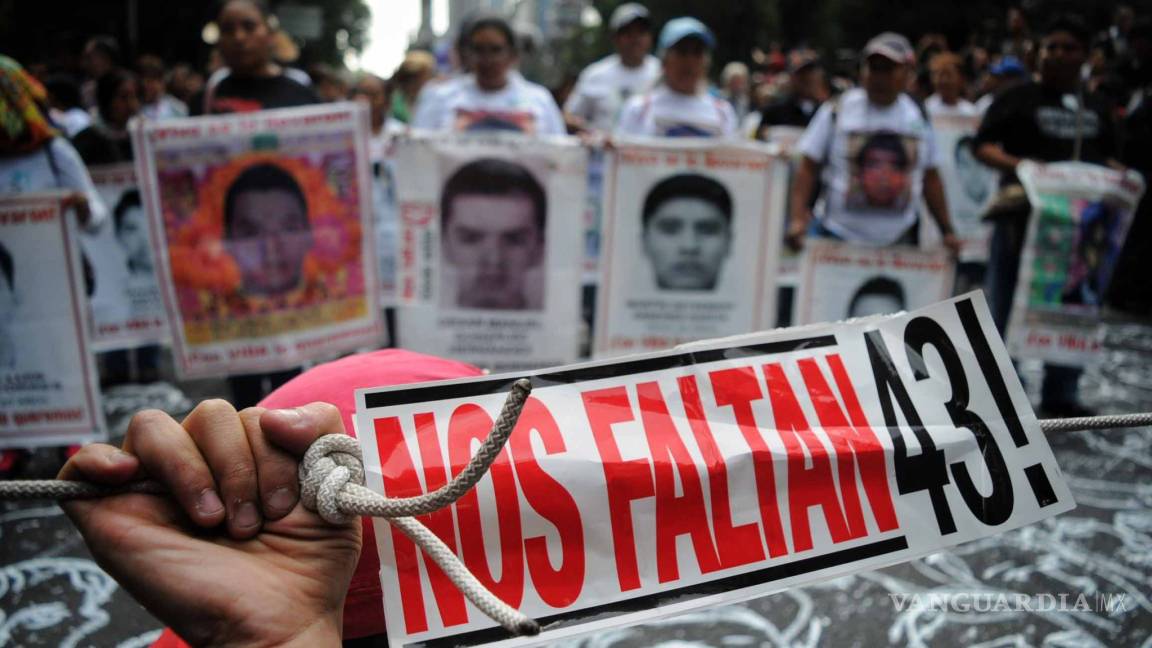 Por cuarto año marchan en la CDMX por los 43 normalistas de Ayotzinapa