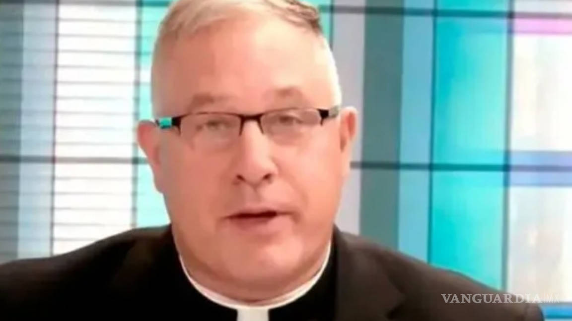 Renuncia secretario de la Conferencia Episcopal de EU tras revelarse que usaba 'Grindr' y visitaba bares gay