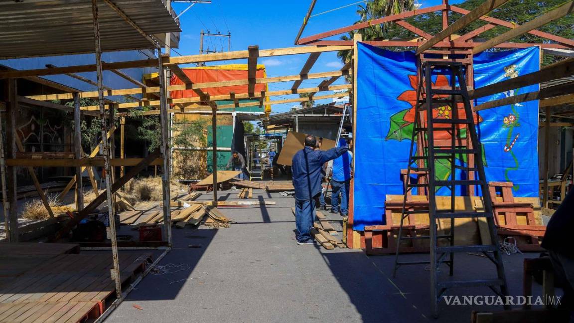Comienza instalación del Mercado Navideño en Torreón
