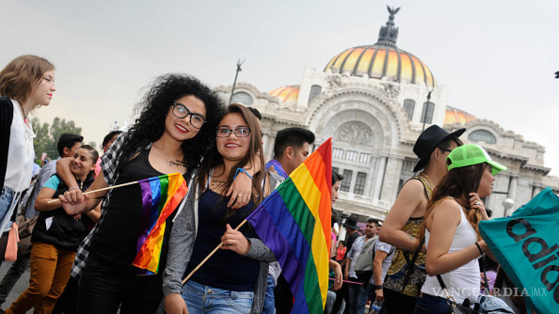 ISSSTE celebra ser la primera institución en brindar seguridad social a parejas gay
