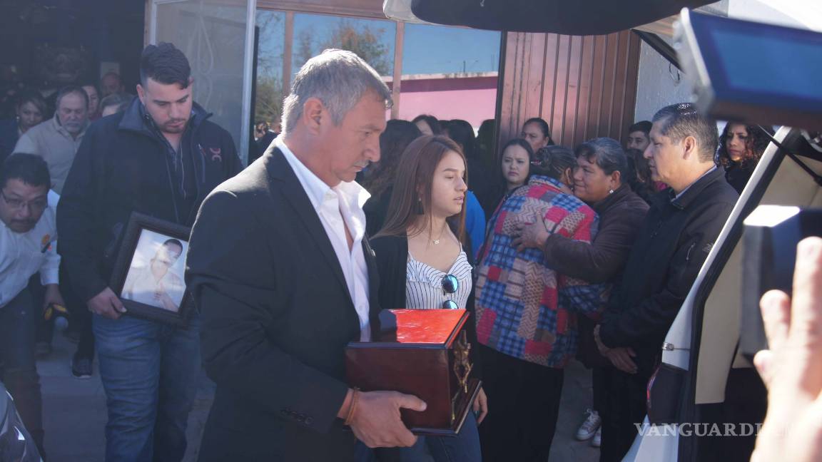 $!"Gaby Kobel, te amaré siempre”, dice esposo de alcaldesa de Juárez en homenaje póstumo