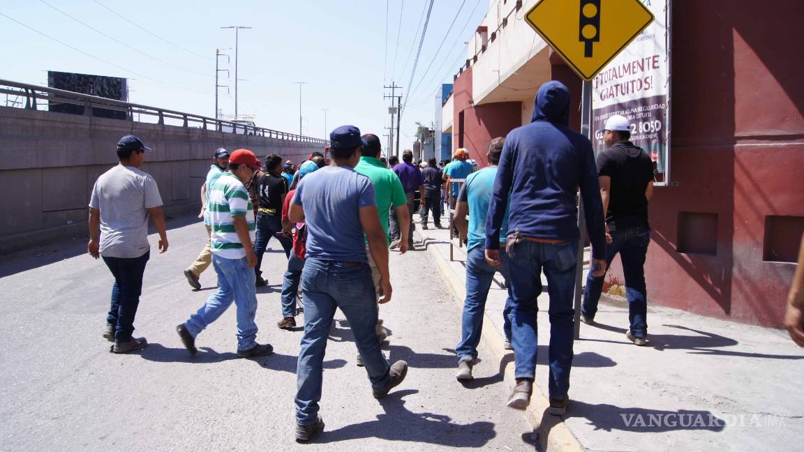 $!Trabajadores de Aleris y FASEMEX protestan en la Junta de Conciliación y Arbitraje de Monclova