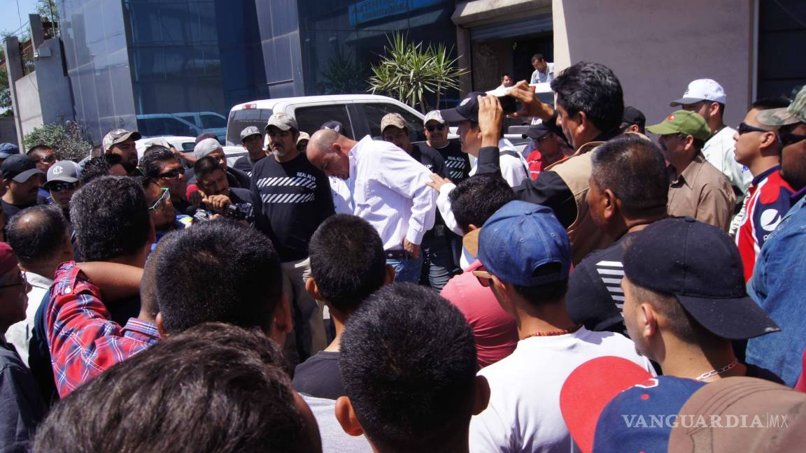 Trabajadores de Aleris y FASEMEX protestan en la Junta de Conciliación y Arbitraje de Monclova