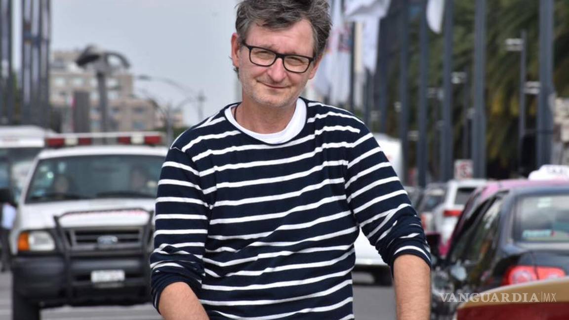 $!Edgar Müller crea un mar de lava en la Ciudad de México