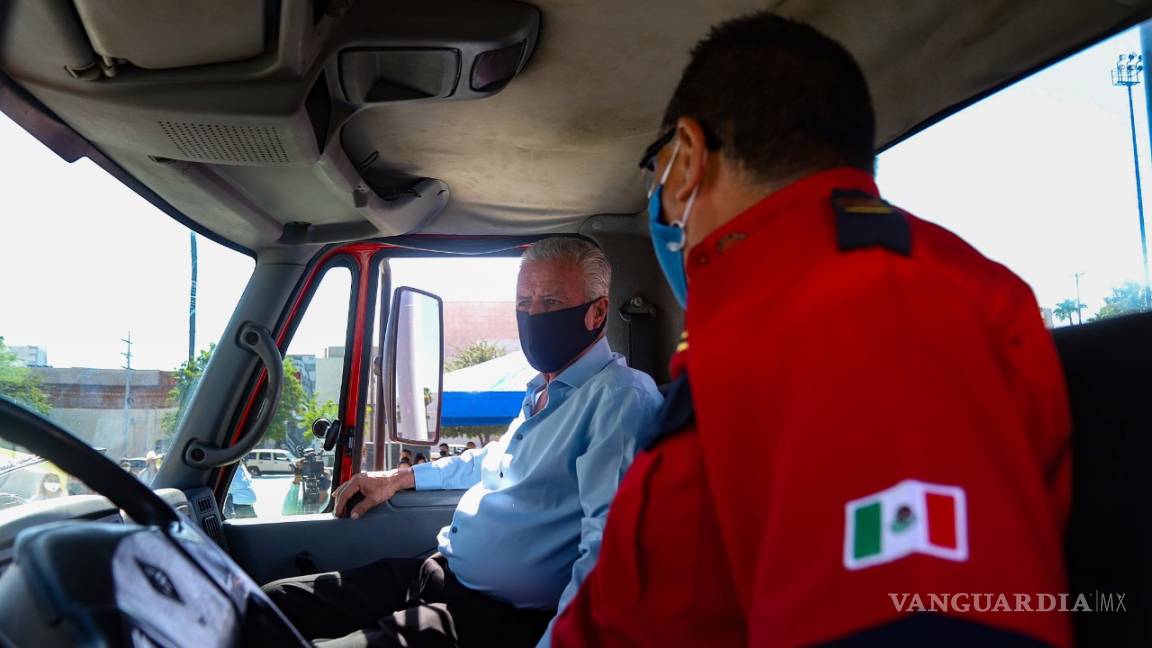 Grupo SIMSA entrega camión cisterna pipa al Cuerpo de Bomberos de Torreón