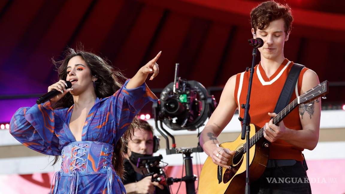 $!Camila Cabello y Shawn Mendes se unieron también para interpretar un par de temas en su presentación en Nueva York.