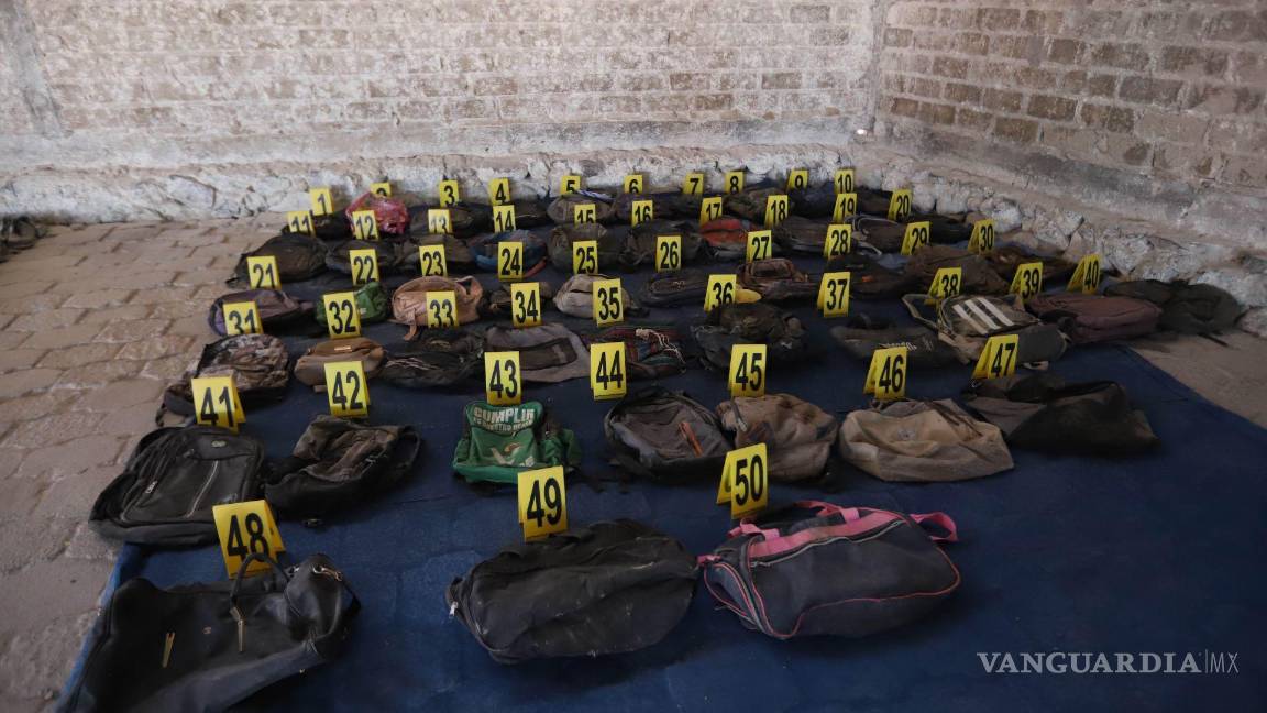 $!La Fiscalía del Estado de Jalisco difundió unas imágenes de las prendas y zapatos que han sido localizados en el crematorio clandestino, ubicado dentro del rancho Izaguirre.