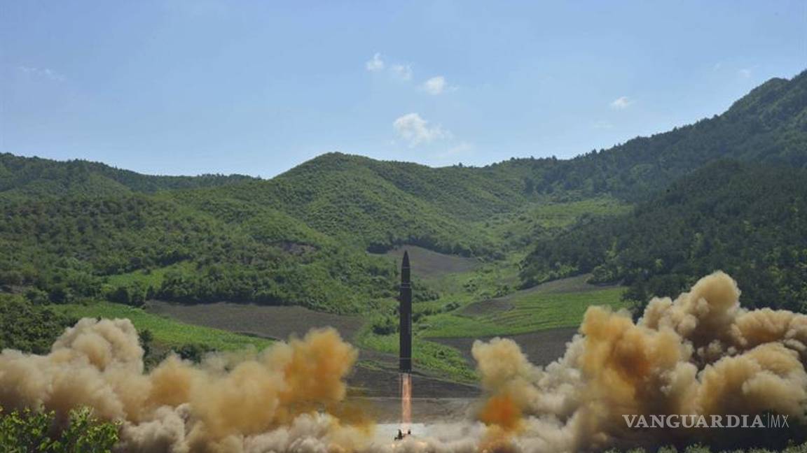 $!Misil lanzado puede transportar una "gran cabeza nuclear”: Kim Jong-un