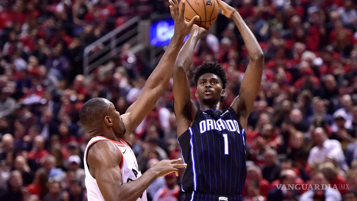 $!Kawhi Leonard comanda el empate en la serie entre Raptors y el Magic