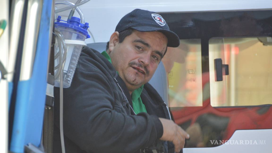 $!Choca camión de personal en la autopista Saltillo-Torreón; hay 32 heridos