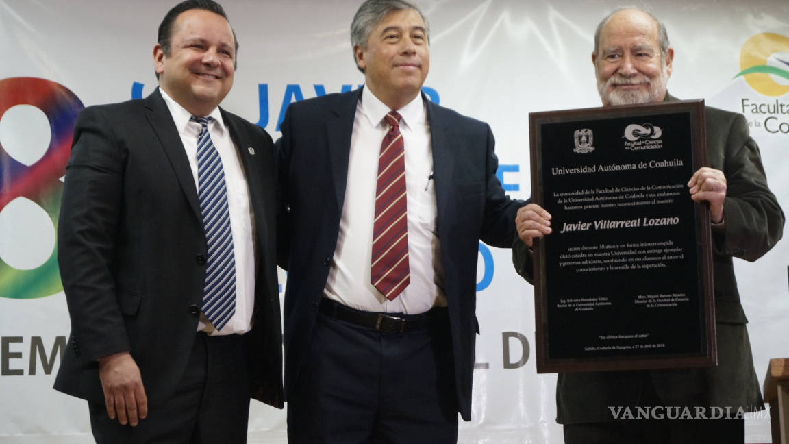Rinden homenaje a Javier Villarreal en la Facultad de Ciencias de la Comunicación de la UAdeC