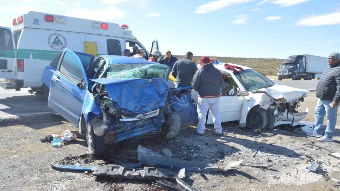 Se matan madre e hija por no arrollar una vaca, en carretera a Torreón