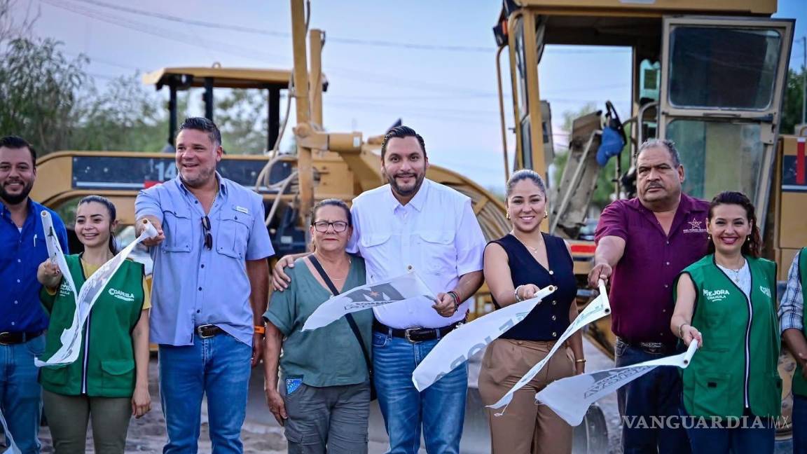 $!Vecinas y vecinos de la colonia Campanario fueron testigos del arranque de la obra de drenaje que mejorará las condiciones sanitarias de la zona.