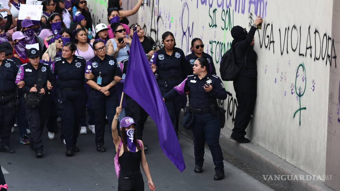 $!La presencia policial respondió a una petición escrita de colectivas que manifestaron preocupación por su seguridad.