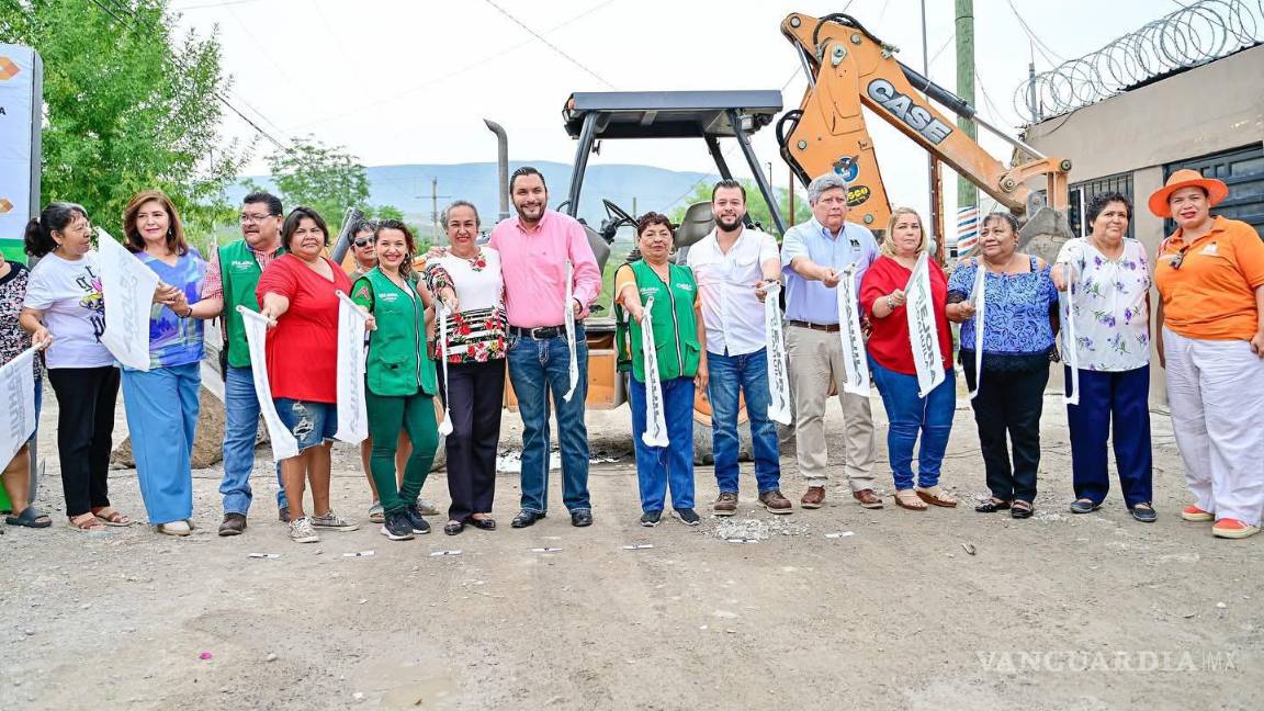 Avanza pavimentación y mejora de espacios públicos en colonias de Monclova