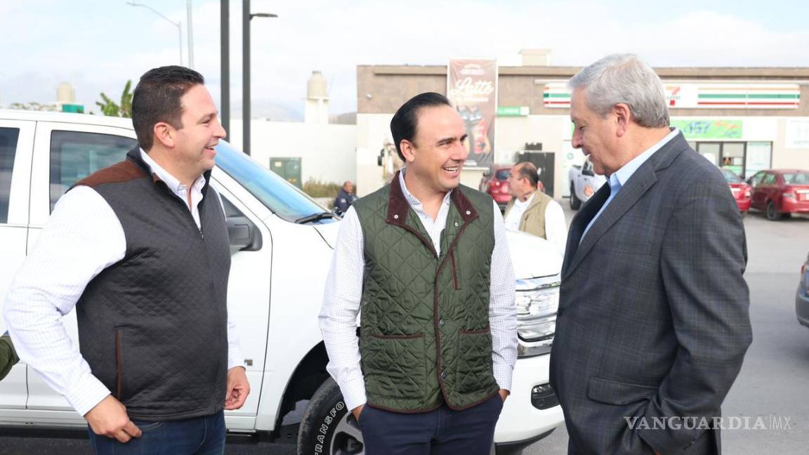 $!En el evento, el gobernador Jiménez fue acompañado por el alcalde Chema Fraustro y el alcalde electo, Javier Díaz.