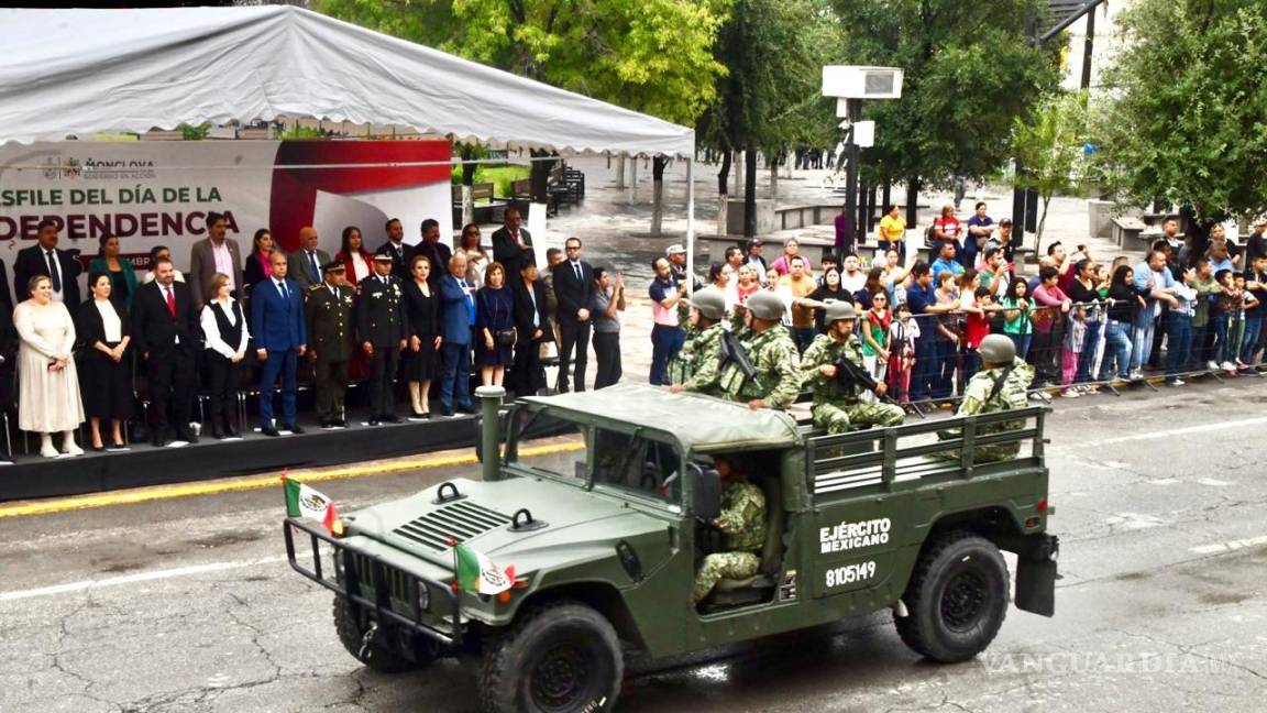 Monclovenses conmemoran el 214 aniversario de la Independencia con desfile