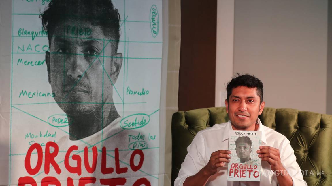 Tenoch Huerta visibiliza el racismo mexicano en su libro “Orgullo Prieto”