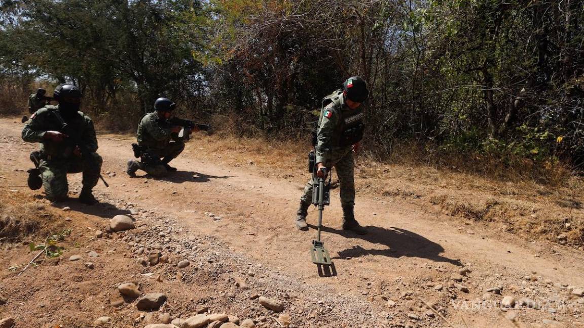 Explota mina y mueren tres sujetos que la estaban colocando, en Michoacán