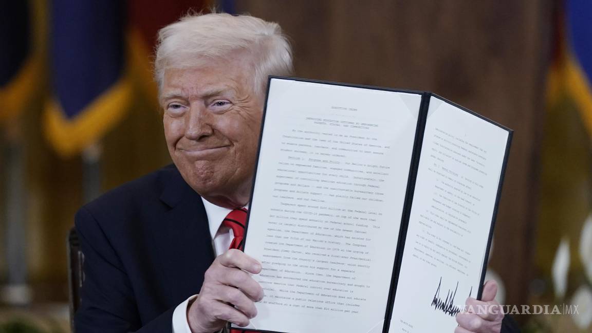 Donald Trump firma orden ejecutiva para desmantelar el Departamento de Educación