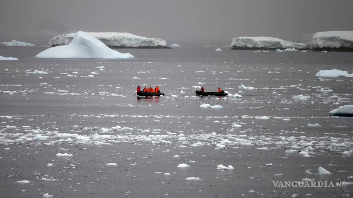 $!Oficiales de la Armada de Chile transportan científicos a la Estación Bernardo O’Higgins de Chile en la Antártida.