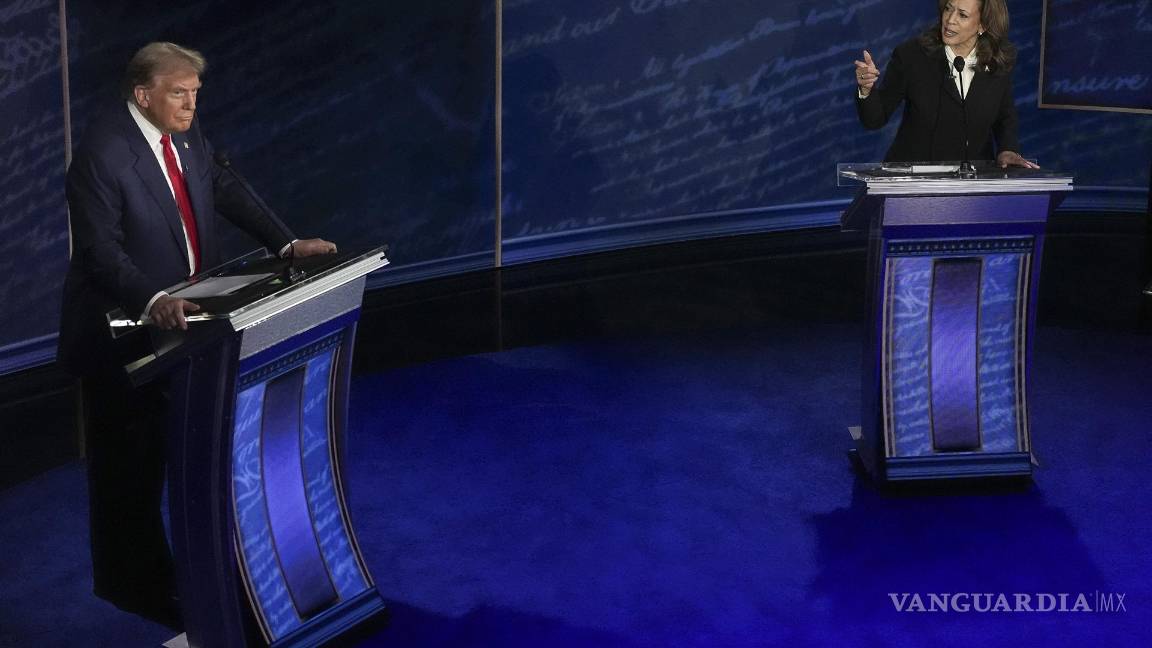 $!El candidato presidencial republicano Donald Trump y la candidata presidencial demócrata Kamala Harris, en el debate organizado por ABC News en Filadelfia.