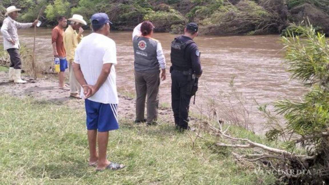 $!Fue un voluntario de la comunidad, quien con equipo básico, ubicó el cuerpo del niño y logró rescatarlo