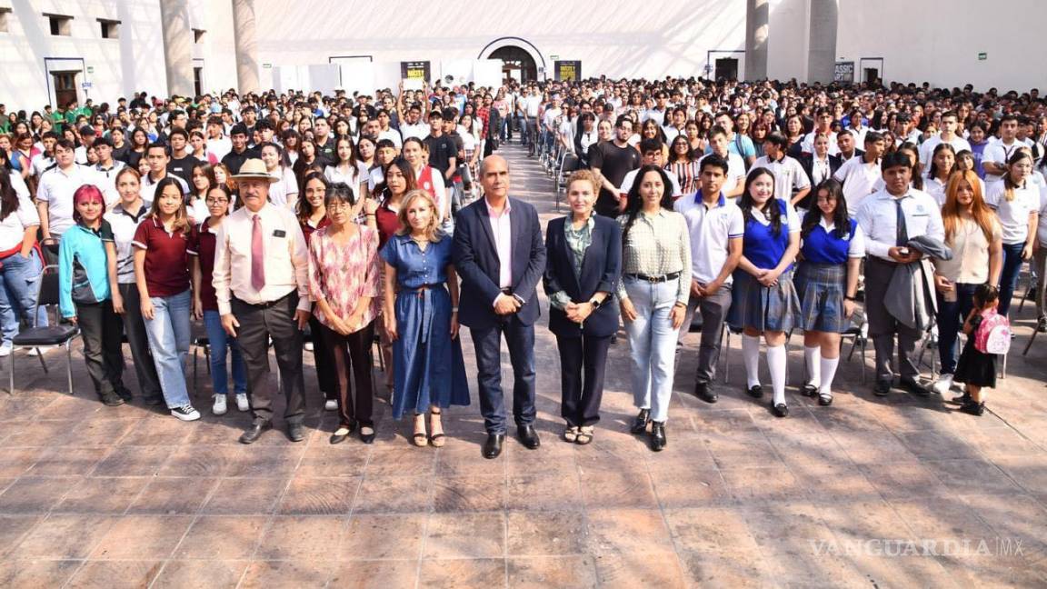 Entregan beca a 900 estudiantes de Monclova gracias a Redondeo de Súper Gutiérrez