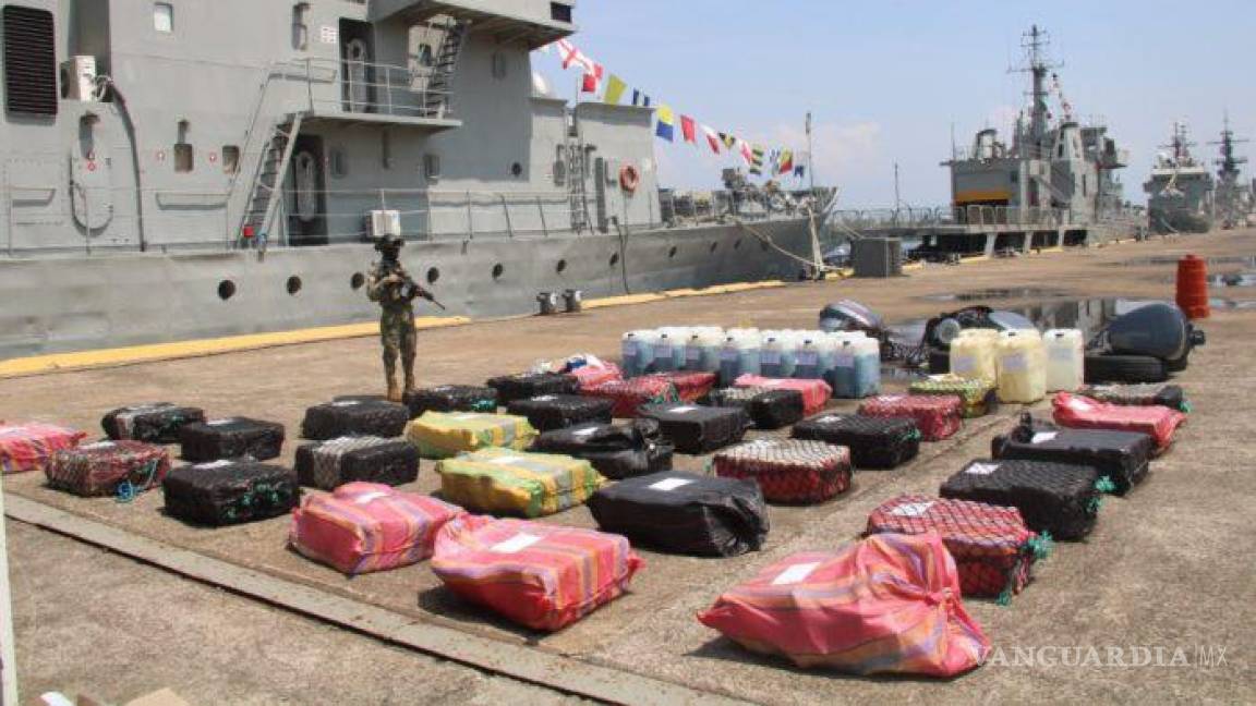$!Tras perseguir ’narcolancha’, Semar asegura 1.6 toneladas de cocaína en Michoacán (video)