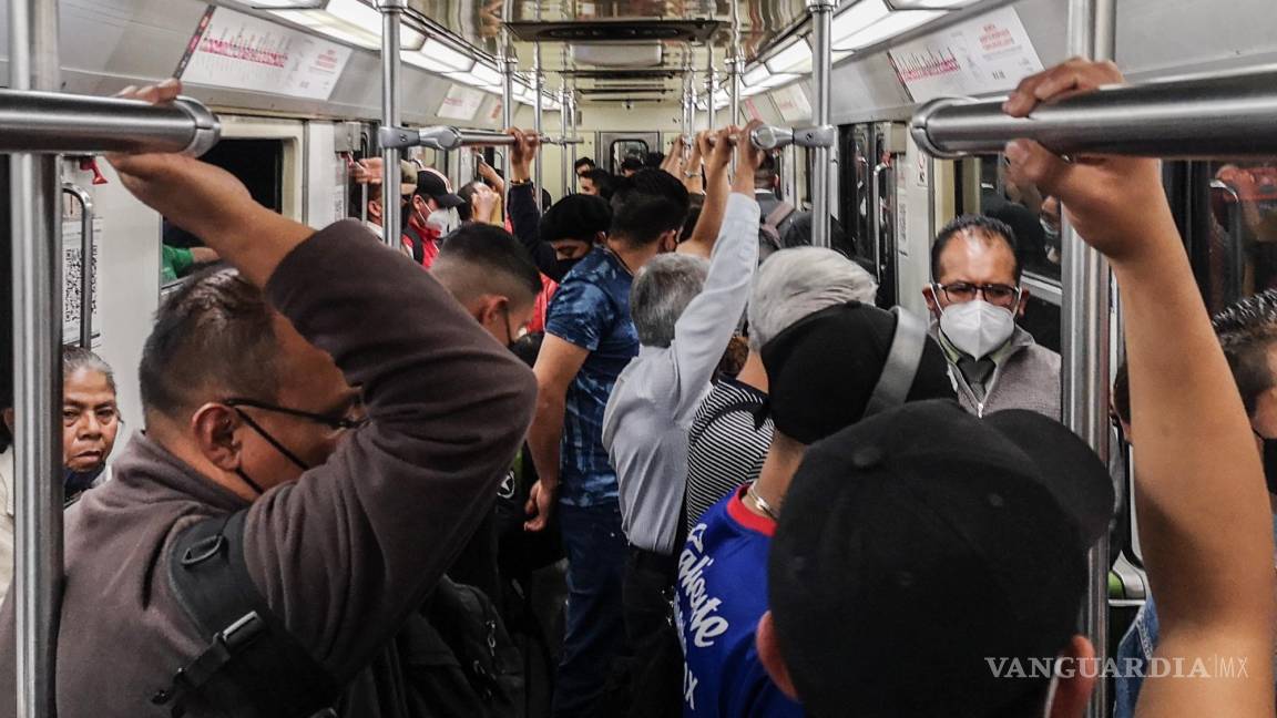 Muere mujer en el Metro CDMX; fue golpeada por tren tras intentar arrojarse a las vías