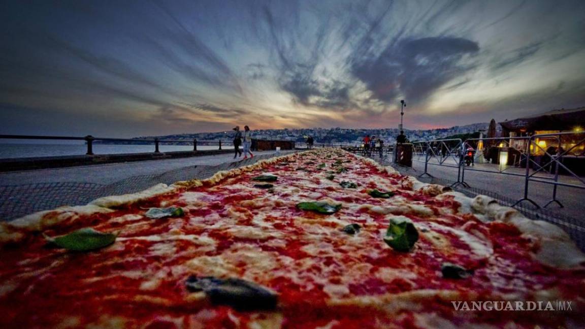 Récord Guinness para una pizza de 1.8 kilómetros horneada en Nápoles